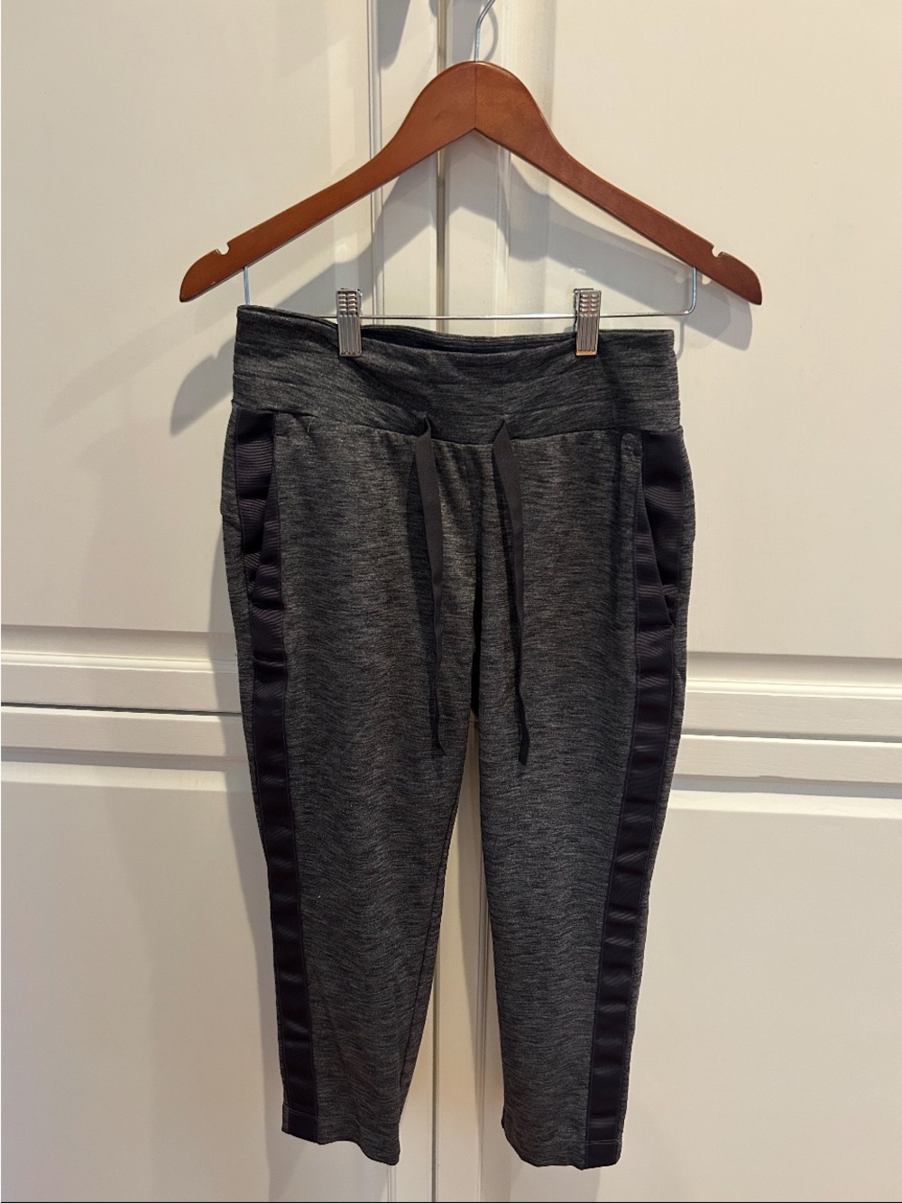 Athleta Gray petite Jogger Pants with Black Side Panels